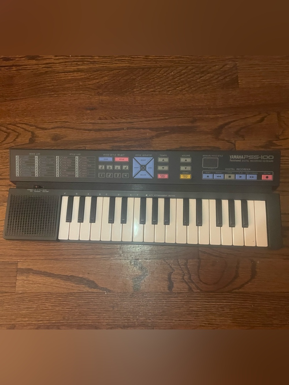 Yamaha PSS-100 vintage Portasound Keyboard - Working and clean. With box